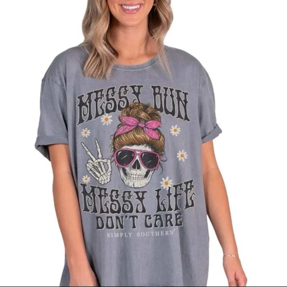 ✨SIMPLY SOUTHERN MESSY BUN MESSY LIFE DON'T CARE LOGO OVERSIZED TEE✨